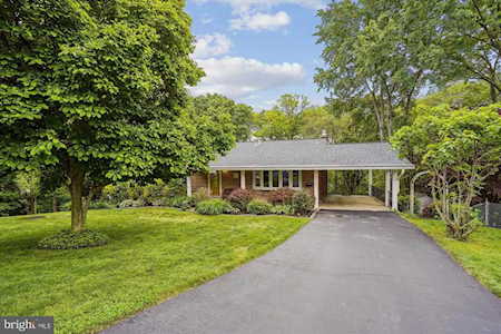 6815 Glenmont St Falls Church, VA 22042