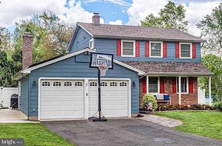21 E Split Rock Dr Cherry Hill, NJ 08003