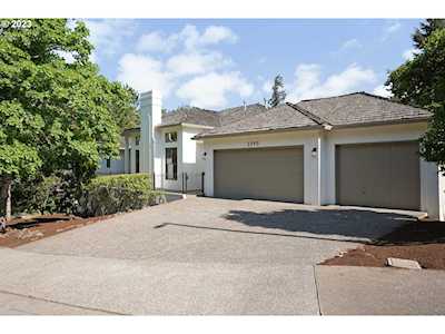 2390 Falcon DR West Linn, OR 97068