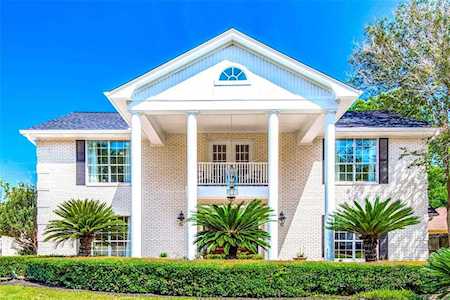 1933 Country Club Blvd Sugar Land, TX 77478