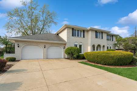 160 Rodgers Ct Willowbrook, IL 60527