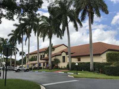 5904 S End Lake Dr #202 Boynton Beach, FL 33437