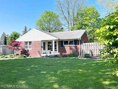 437 Bennett St Milford Vlg, MI 48381