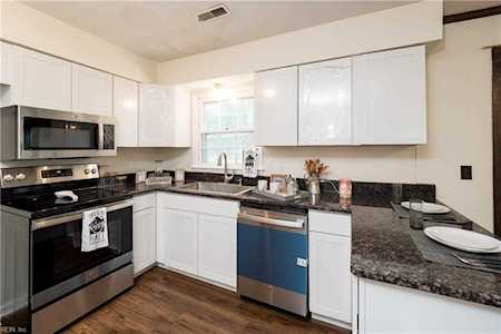126 Debbie Ln Newport News, VA 23602