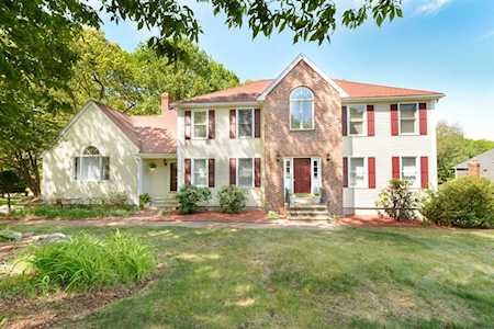 16 Woodcrest Rd Westborough, MA 01581