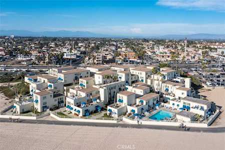 711 Pacific Coast #413 Huntington Beach, CA 92648