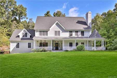 5 Cornel Dr Goldens Bridge, NY 10526