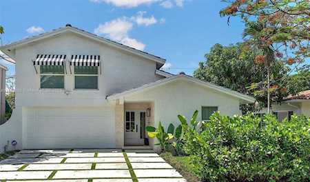 504 Alhambra Cir Coral Gables, FL 33134