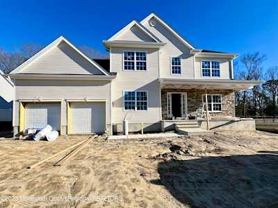 1 Rachel Ct Bayville, NJ 08721