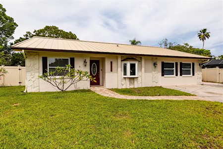 2515 Briarwood Ct Clearwater, FL 33761