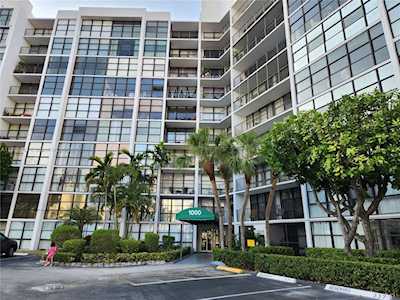 1000 Parkview Dr #614 Hallandale Beach, FL 33009