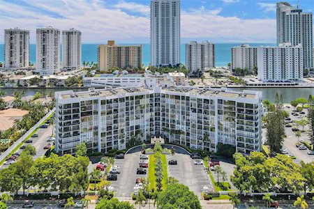 1000 Parkview Dr #418 Hallandale Beach, FL 33009