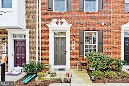 4910 Crest View Dr Hyattsville, MD 20782