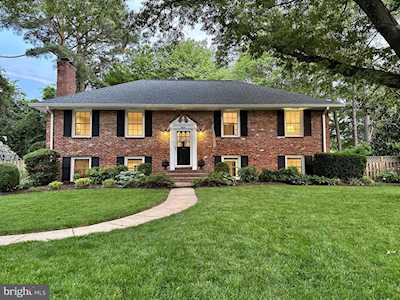 8631 Buckboard Dr Alexandria, VA 22308