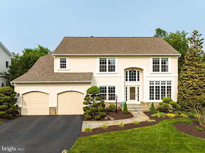 6808 Farrahs Cavalry Rd Centreville, VA 20121
