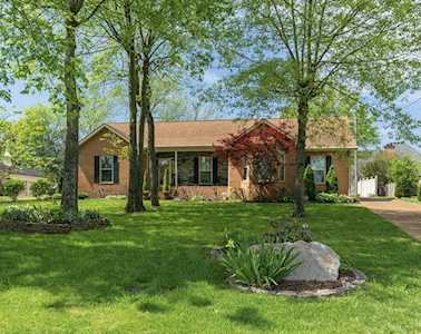 107 Saint Andrews Dr Hendersonville, TN 37075