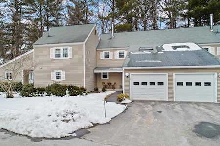 28 Winterwood Dr Londonderry, NH 03053