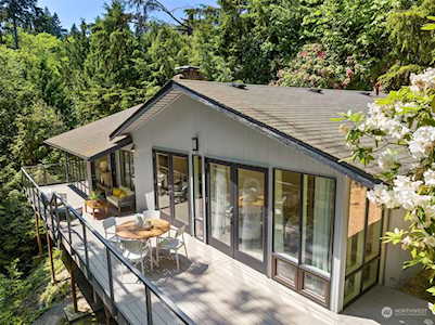 9511 SE 43rd St Mercer Island, WA 98040