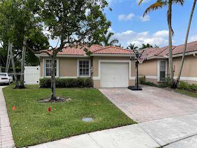 697 NW 129th Way Pembroke Pines, FL 33028