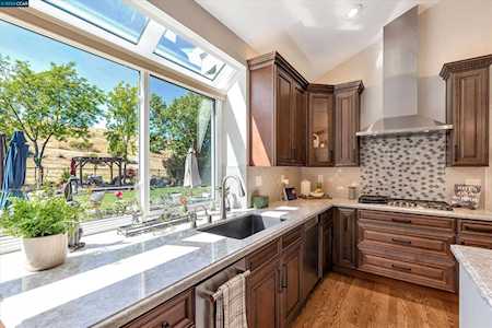 70 Country Hills Ct Danville, CA 94506