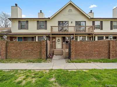 34653 W Wilma Chesterfield, MI 48047