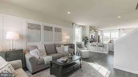 4 Sister's Farmstead Road Mount Laurel, NJ 08054