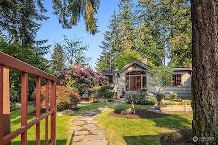 19520 22nd Ave NW Shoreline, WA 98177