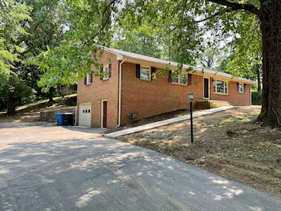 1412 SW Barnhart Roanoke, VA 24018