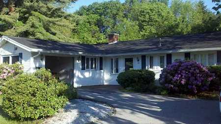 60 Gregory Rd Framingham, MA 01701