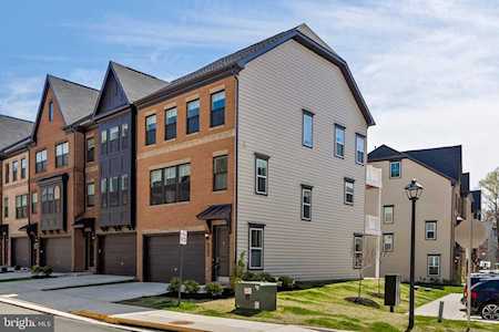 3830 Rainier Dr Fairfax, VA 22033