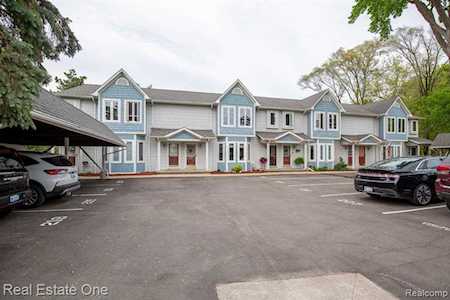 207 E Ann Arbor Trl Plymouth, MI 48170