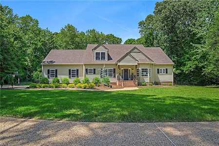 8242 Wrenfield Dr Williamsburg, VA 23188