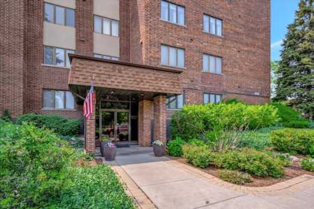 453 Raintree Ct #1A Glen Ellyn, IL 60137