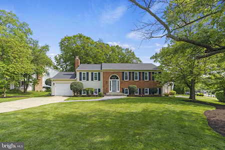 7913 Lake Pleasant Dr Springfield, VA 22153