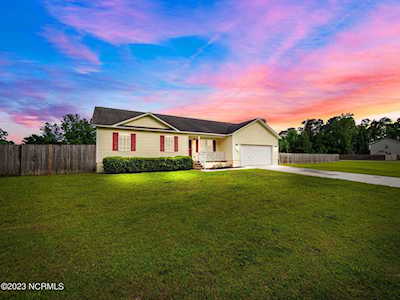 129 Baysden Road Chinquapin, NC 28521