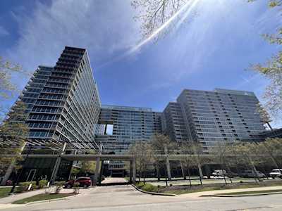 9655 Woods Dr #1809 Skokie, IL 60077