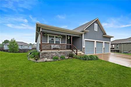 1202 SW Cardinal Ct Oak Grove, MO 64075