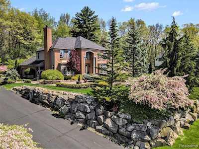 9117 Ridgefield Dr Brighton Twp, MI 48114