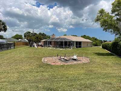 535 SW Knox Court Port St Lucie, FL 34953