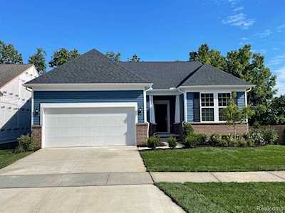 4625 Crestway Dr Brighton, MI 48116
