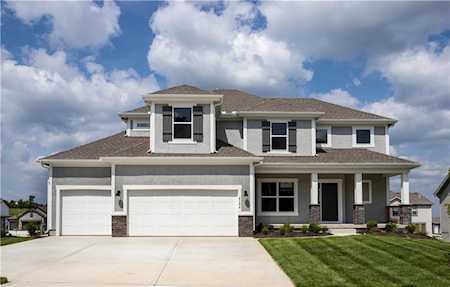 3124 SW Arbor Tree Dr Lee's Summit, MO 64082