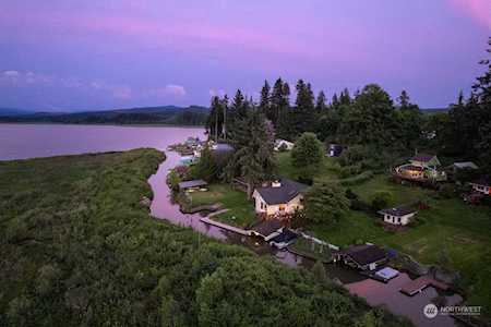 26 Walden Island Silverlake, WA 98645