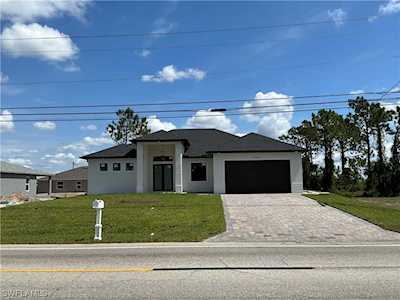 3906 SW 23rd St Lehigh Acres, FL 33976