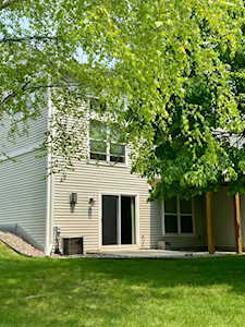 367 Wagon Wheel Lane Chaska, MN 55318