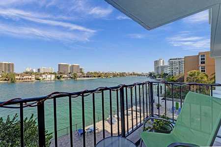 10101 E Bay Harbor Dr #307 Bay Harbor Islands, FL 33154