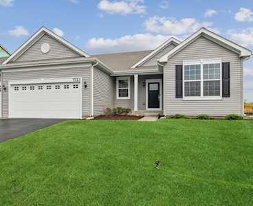 8611 White Oaks Ct Wonder Lake, IL 60097