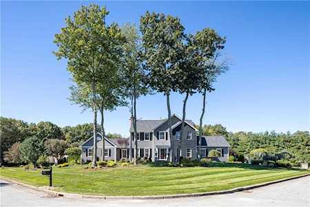 45 Lindsay Ln Cranston, RI 02921
