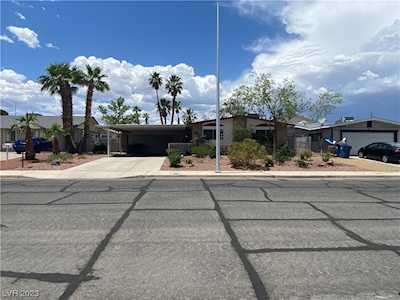 104 Lightning St Las Vegas, NV 89145