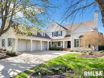 5860 Craigin Bluff Ct Bettendorf, IA 52722