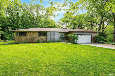 2405 Twin Oaks Ct East Moline, IL 61244